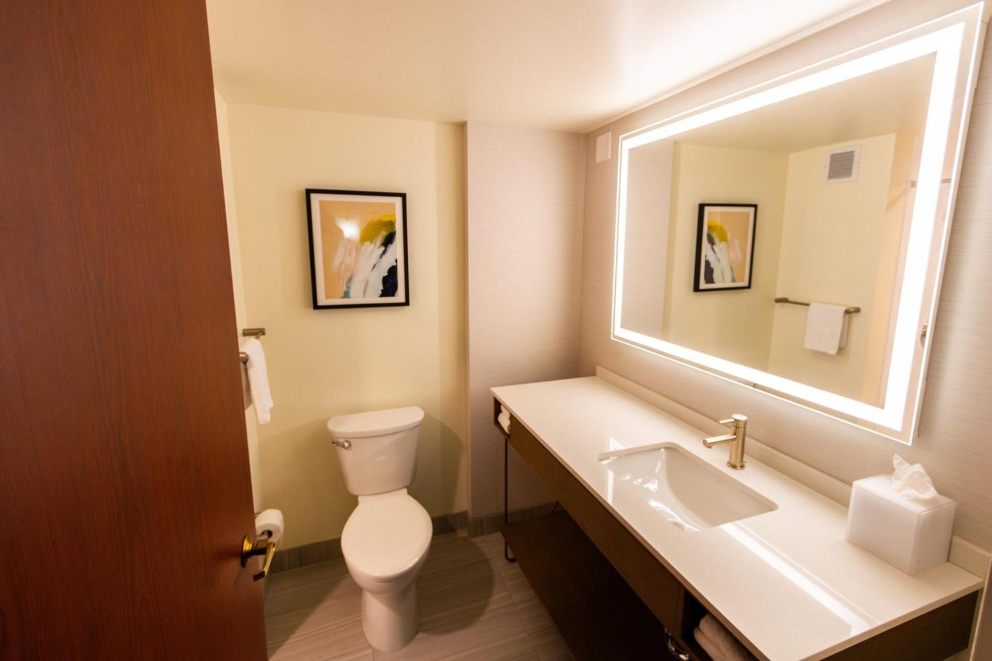 Crowne Plaza At Playhouse Square By Ihg Hotel Cleveland